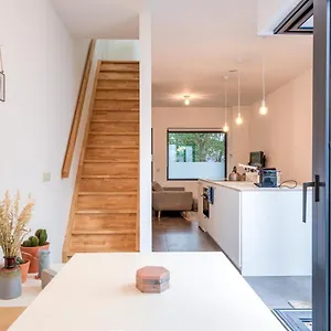 https://stylishly-furnished-private-home-in-a-vibrant-area.hotelsantwerp.net