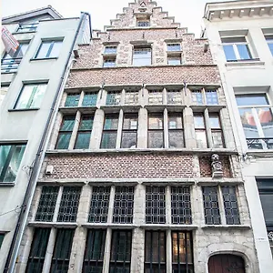 https://luxury-villas-red-lion.brusselshotelsbook.com